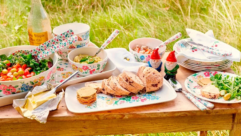 跟著CathKidston來場春意盎然的花園派對吧！