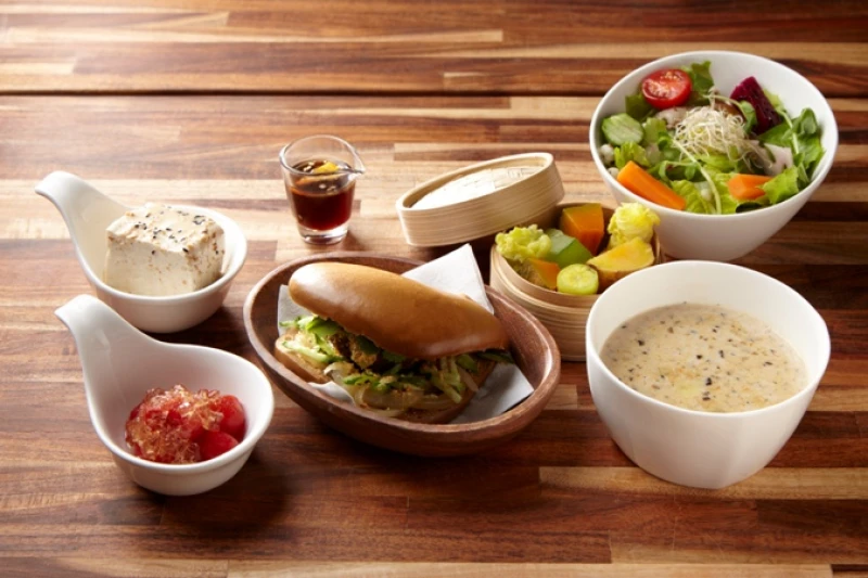 東方漢堡這樣吃，台北潮味新刈包誠意套裝登場 