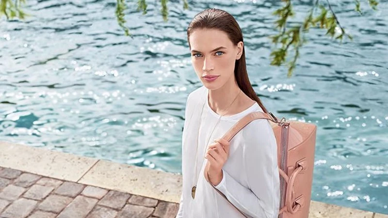 微調夏日零油好妝感 放手去迎接陽光吧！