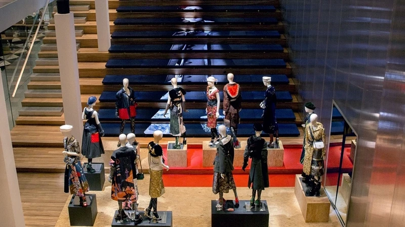 PRADA 裝置展覽在百老匯！藝術迷可別錯過