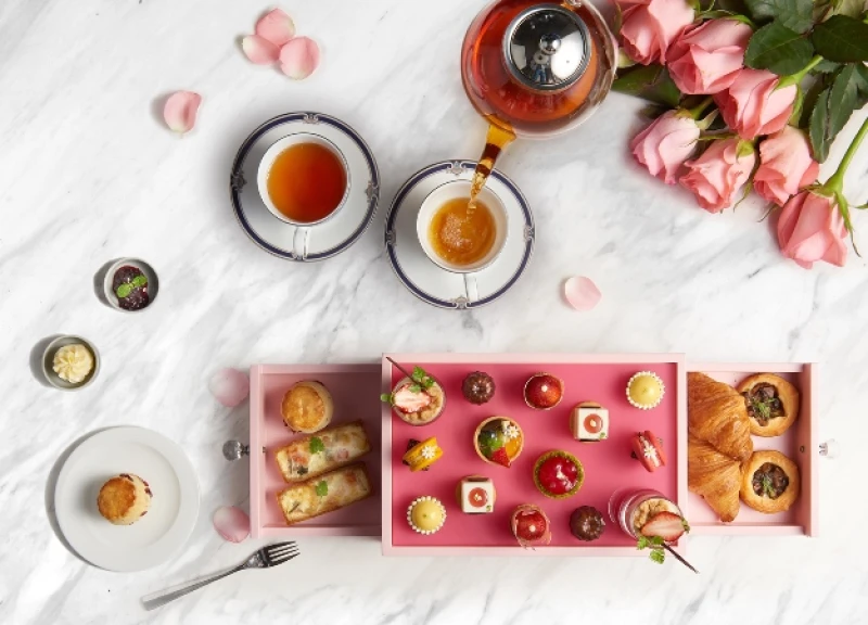 池畔愜意最舒壓，隱藏在空中的秘密泳池酒吧午茶