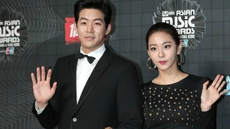 「After School」蜜大腿女神UIE戀愛了！男方是國民女婿熟男歐巴