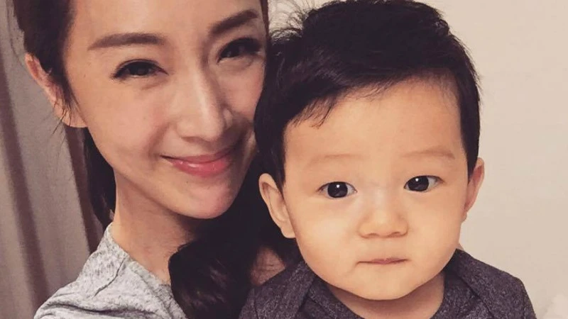 「你一笑，我的黑眼圈都飛走了！」隋棠對帥兒Max的幸福告白