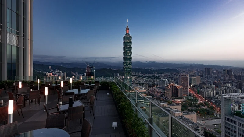 時尚旅人新去處！莫爾頓牛排館Sky Bar 一覽台北美景