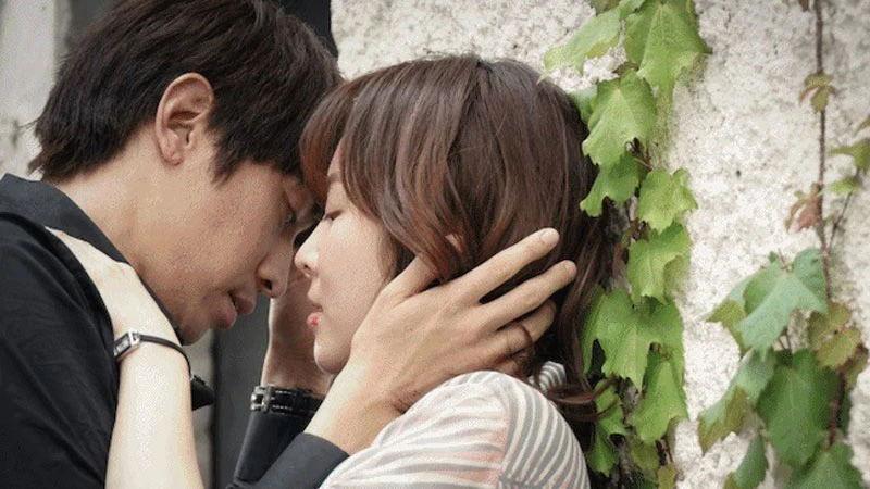 當強吻來襲腦中一片空白？妳該事前準備好《又是吳海英》：就想霸氣強吻妳的虐唇妝