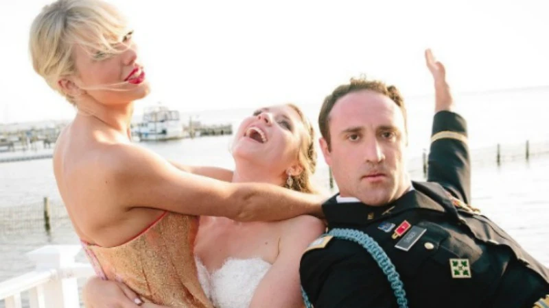 怎麼能不愛她!泰勒絲驚喜現身歌迷婚禮 送卡片、自彈自唱超暖心