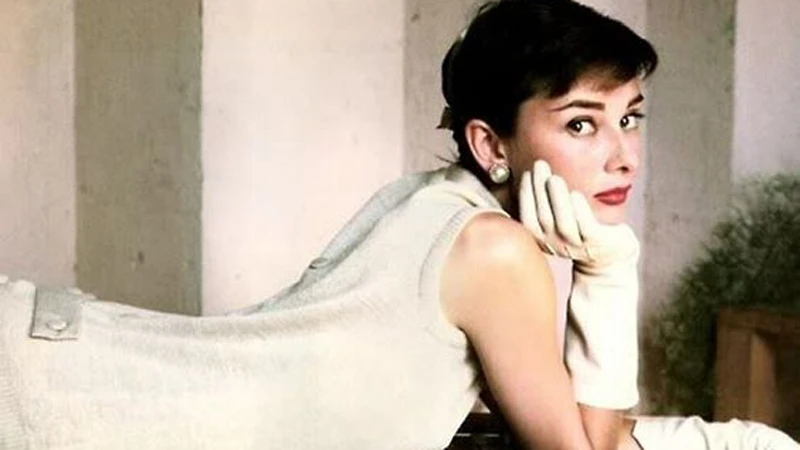 一秒妝女神！從奧黛麗赫本學到的5個美麗法則