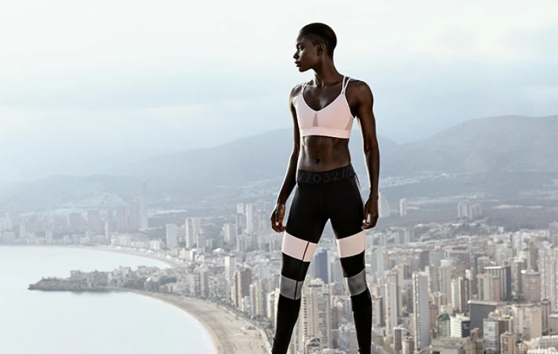 時尚專業都兼具！粉紅、黑、金打造的H&amp;M高級運動時裝