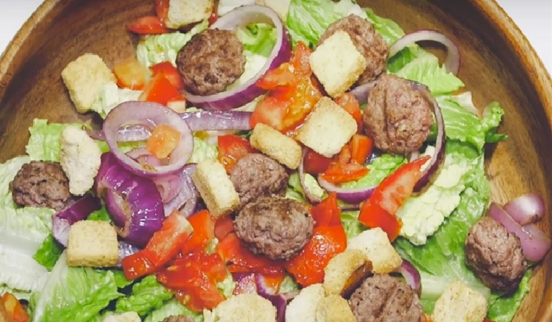 【姊弟煮廚週末上菜】起司漢堡沙拉 