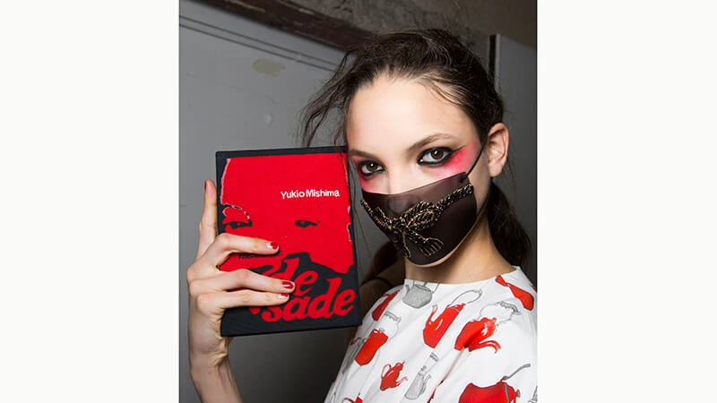 初夏豔紅熱辣辣 大紅色的服裝單品怎麼搭？