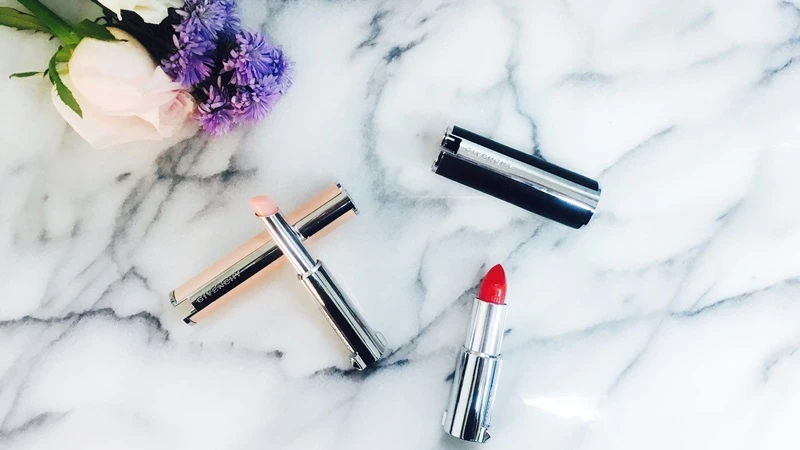 【編輯開箱文】紀梵希「皮衣口紅」，溫柔粉紅X率性黑都誘人