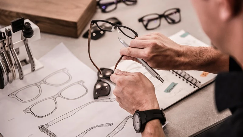 時髦兼具機能性！劉軒自創墨鏡品牌XLTt