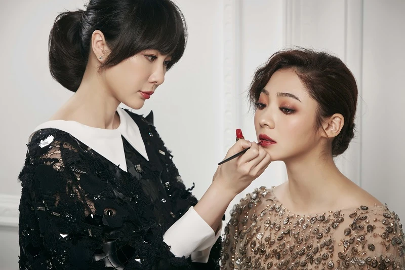 絲棋老師：「香奈兒2016紅色力量限量秋彩，讓女人綻放無可比擬的時尚氣場。」