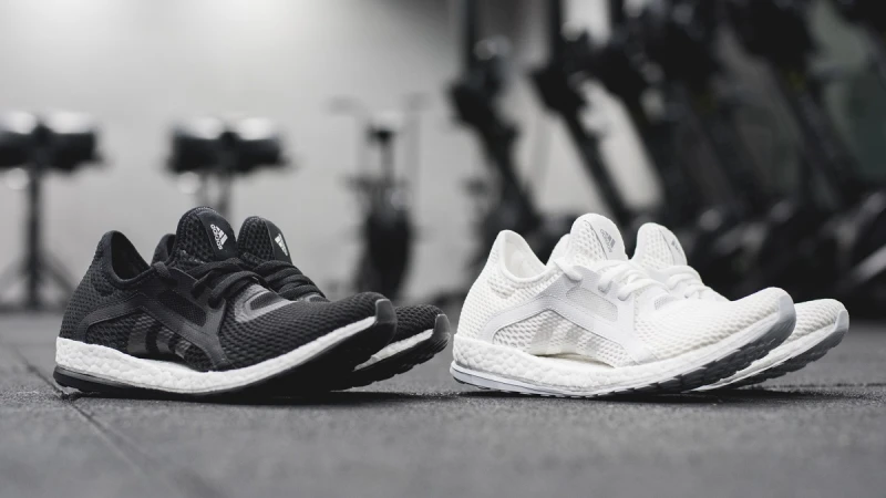 型格魅力專屬，adidas黑白PureBOOST X新色經典登場！