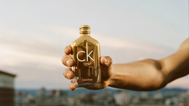 經典瓶身再出新味！ck one gold中性淡香水大膽展現自我