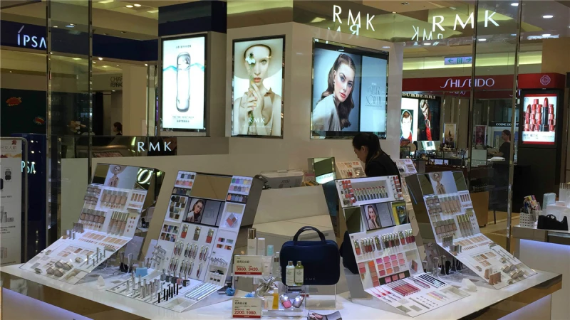 比接睫毛更厲害！RMK睫毛神手刷出濃翹無極限