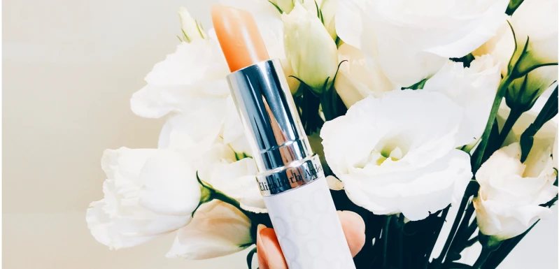 化妝包裡一定會有！8款一試成主顧護唇膏推薦