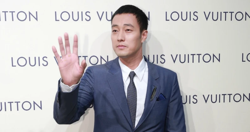 「男人衣櫃一定要有西裝！」蘇志燮自曝性感穿搭術