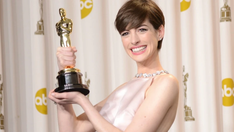 當年拿下奧斯卡最佳女配角!安海瑟薇驚人自曝:「我假裝自己很開心。」