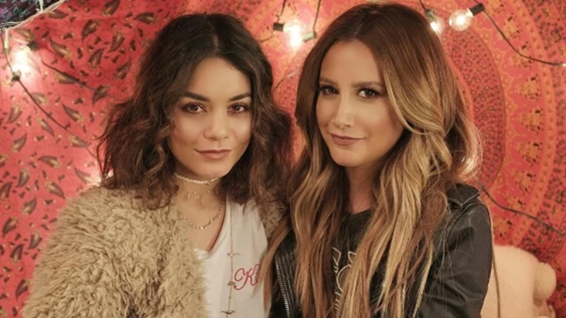 《歌舞青春》女主角Ashley與Vanessa合體開唱！抒情合音版 Ex&#039;s &amp; Oh&#039;s超好聽