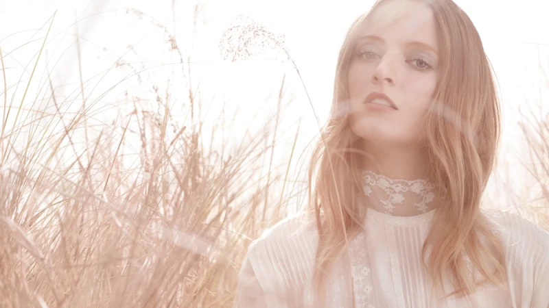 最適合春天的暖和大地色！NARS春妝點綴上晴空藍、栗花紅與貝殼粉增添年輕氣息