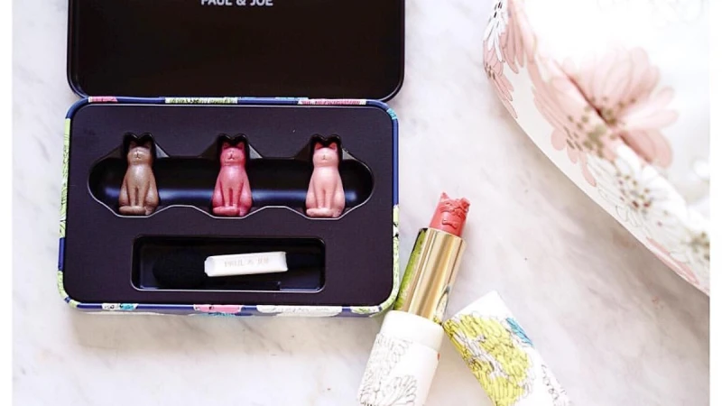 萌爆了！Paul &amp; Joe 15週年限定喵喵彩妝，讓貓咪唇膏戴上了小禮帽，台灣母親節限定販售