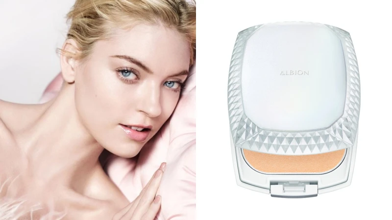 閃閃如寶石般的粉盒整個美翻了！結合4色光打造透明感肌膚的雪膚光感粉餅能不收嗎！