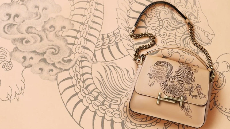 為你的包包親手紋身！TOD’S攜手刺青大師Saira Hunjan打造精湛手工包