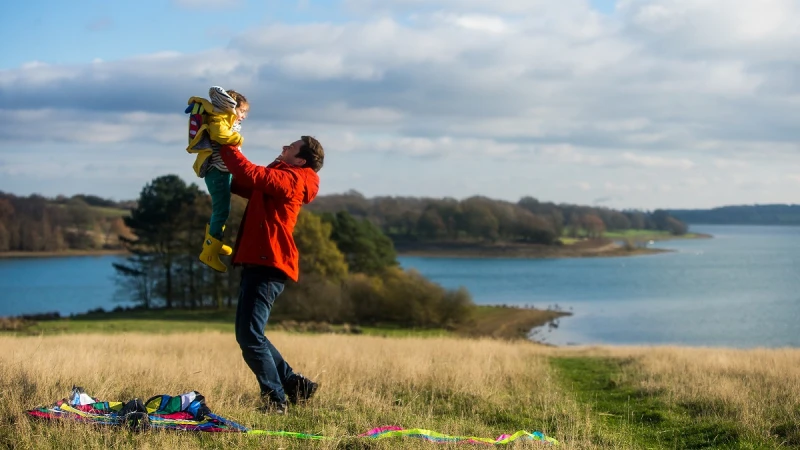 當罕病壟罩幸福之家,《我的海星爸爸》在毀壞裡看見愛的光