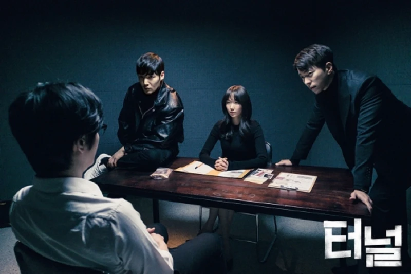 【郝慧川陪你看劇劇】穿越穿得這麼有創意，謎團像Buffet一樣多的《隧道》你快去看啦！