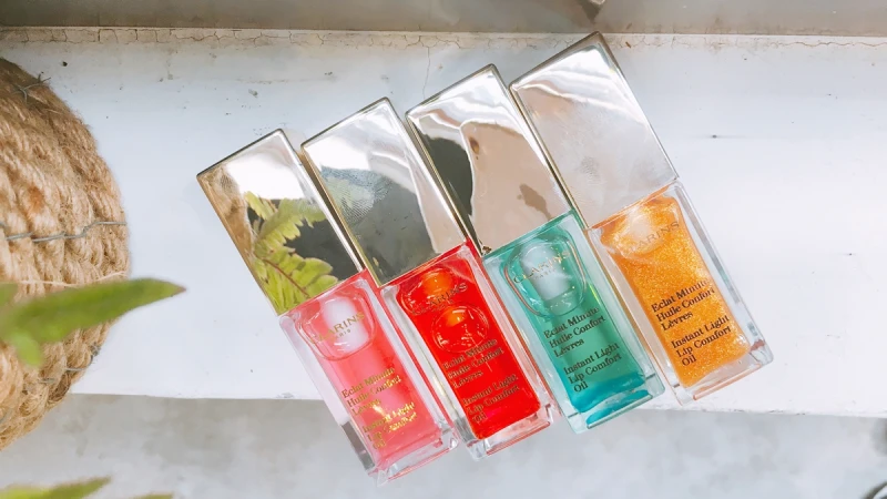 不僅有「人魚的眼淚」海洋薄荷色，還多了鑽石光！克蘭詩去年賣到翻的美唇護理油新增4色，6月開賣