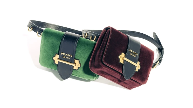 靈感來自女孩們的日記本！Angelababy、凱蒂佩芮都在迷的PRADA Cahier包