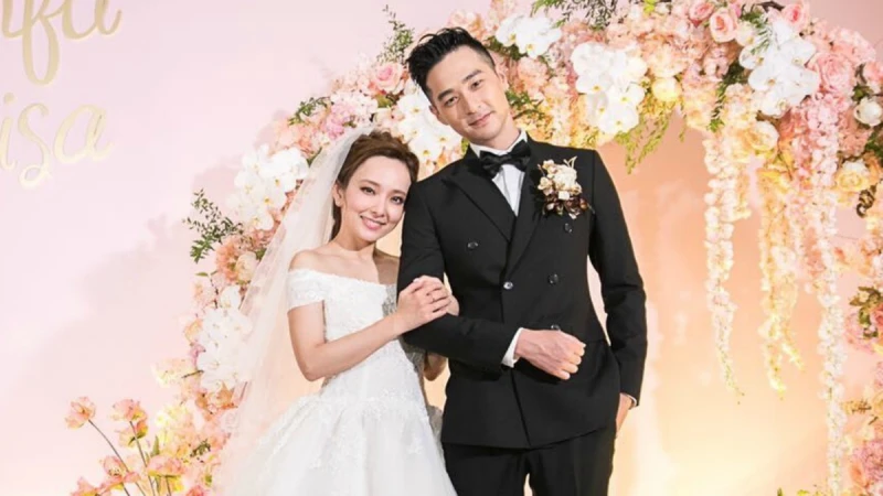 浪漫上演下跪求婚、甜蜜擁吻！愛紗告白周洺甫：「我非常幸運可以遇到好老公！」