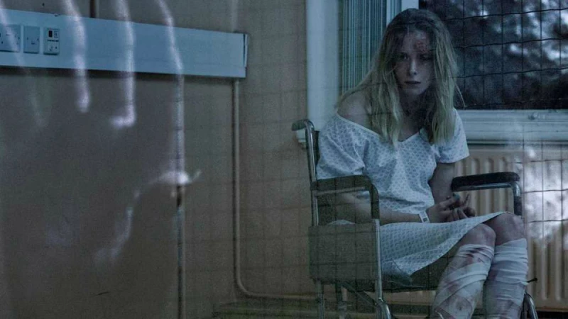 指甲刮玻璃的恐怖高頻！《暗夜鬼抓床》挑戰聲音恐懼極限