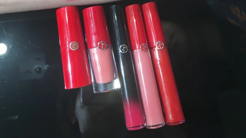 Giorgio Armani 2017上半年最熱賣口紅色號Top 5揭曉!紅管、小胖瓶、黑管都在裡頭,看看你的化妝包裡有沒有這幾支?