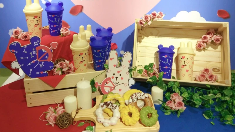 Mister Donut聯名宇宙人七夕限定！超可愛兔兔＆熊熊愛戀沁涼杯放閃上市！