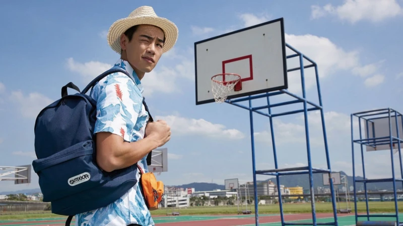 小鮮肉布魯斯跟上運動時尚風的秘訣是----去超商！不換玩具，萊爾富集點換潮牌運動單品，New Balance、OUTDOOR輕鬆入手~