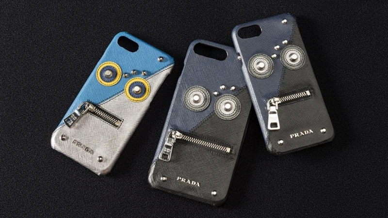手機殼、吊飾、背包...通通都是機器人！PRADA 限量系列快閃店台北登場！