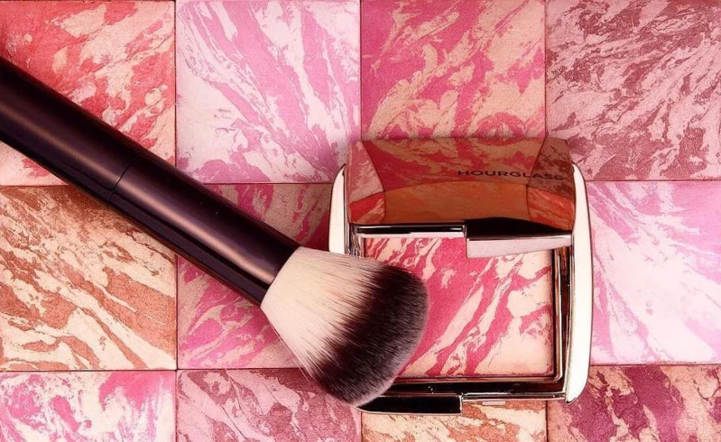 大理石紋控別失控!紅遍歐美的Hourglass光澤感彩妝 妳get了嗎