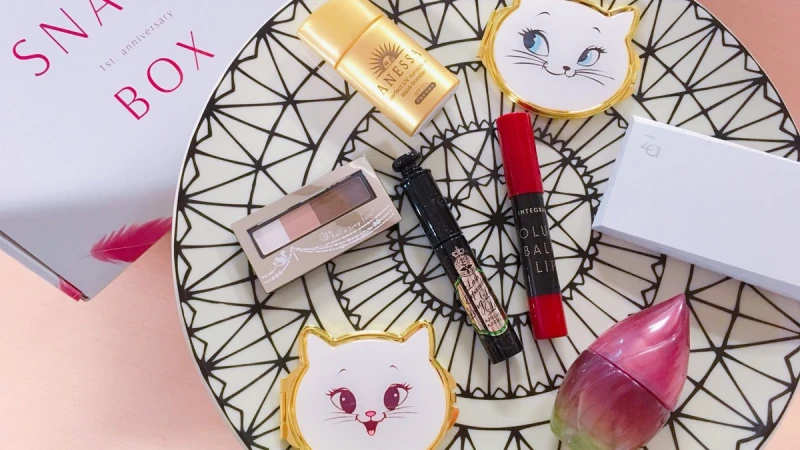 向經典日模致敬！資生堂S-moda美粧購物網獨創SNACKBOX，讓人無法斷‧捨‧離的「經典美妝」一盒滿滿送到家給妳！