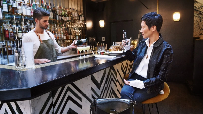 孫怡化身Longchamp小姐，帶你一起體驗微醺的巴黎！