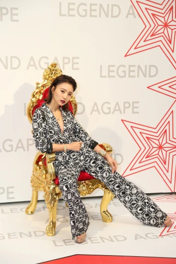 就是它讓池端玲名儼然成為跨足台日兩地的時尚咖！世界三大銀飾之一Cody Sanderson在台破天荒公開發售！