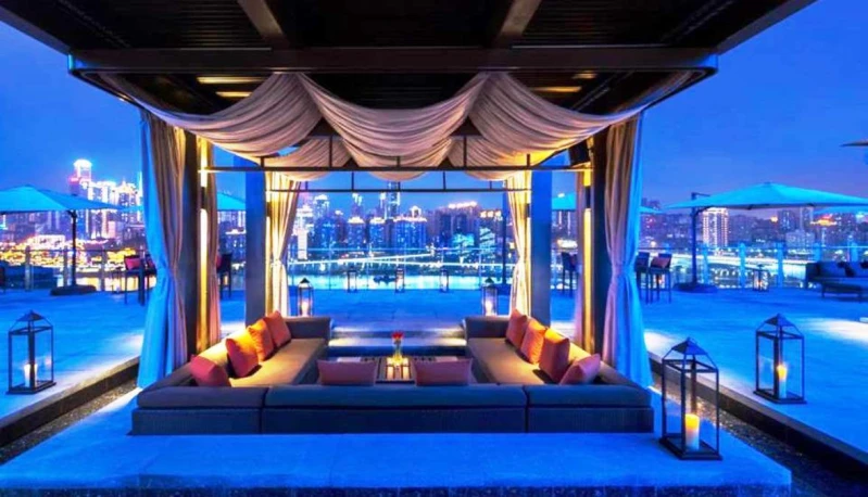 凜冬山城邂逅山茶花 絕美重慶麗晶酒店擁溶如墨山水景致