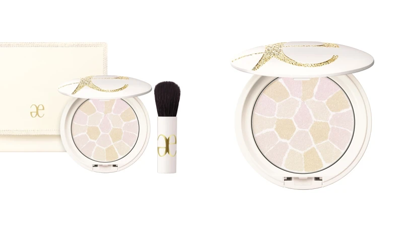 香檳玫瑰雪花飛舞在肌膚上，營造粉嫩嫩不泛油的動人膚質！ALBION極緻歡顏5D蜜粉餅細緻到毛孔、紋路都找不到