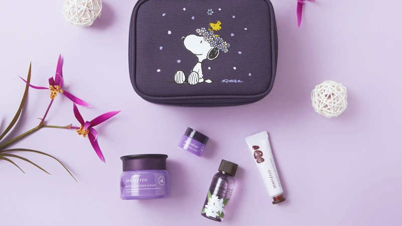 「戴上花圈的Snoopy也太Q」innisfree搭上資深暖男Snoopy 打造濟州寒蘭百寶盒,外出旅行一包搞定