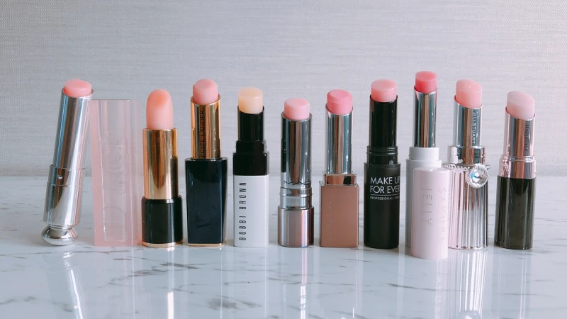 化妝包必備護唇膏！10支超夢幻粉紅色護唇膏盤點，每支都是讓人想無限回購的經典