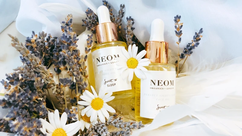 「專為睡前打造，薰衣草的舒服香氣聞了好好眠」英國皇室御用香氛NEOM推出第一支保養專屬舒緩恬睡美容油