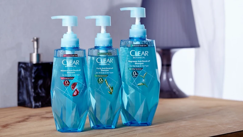 好想跟小S一樣盡情撥髮不飛屑啊!用了「鑽石小藍瓶」,隨時都感覺頭皮深呼吸、雪花退散~