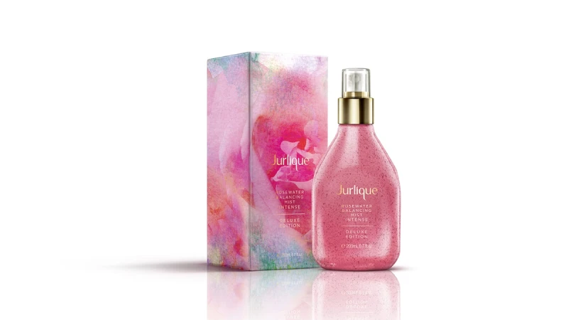 封存5種珍貴玫瑰精華讓整瓶活膚露變成浪漫粉色！Jurliqu推出2018玫瑰活膚露奢華限定版