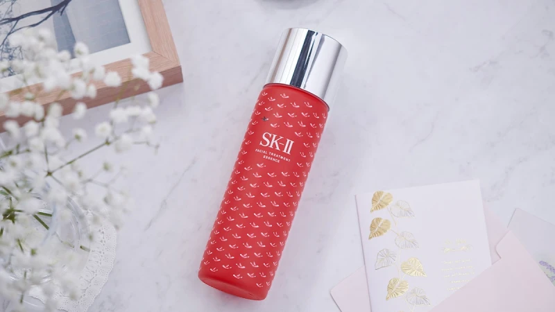 說到夢幻禮物、就不能不提它… 獻給追夢不懈的閨蜜，堅持自我、更要靠無敵青春露，一起用美肌陪妳追夢